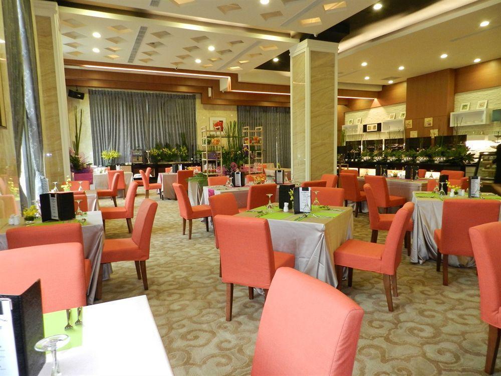 Royal Chiayi Hotel Экстерьер фото