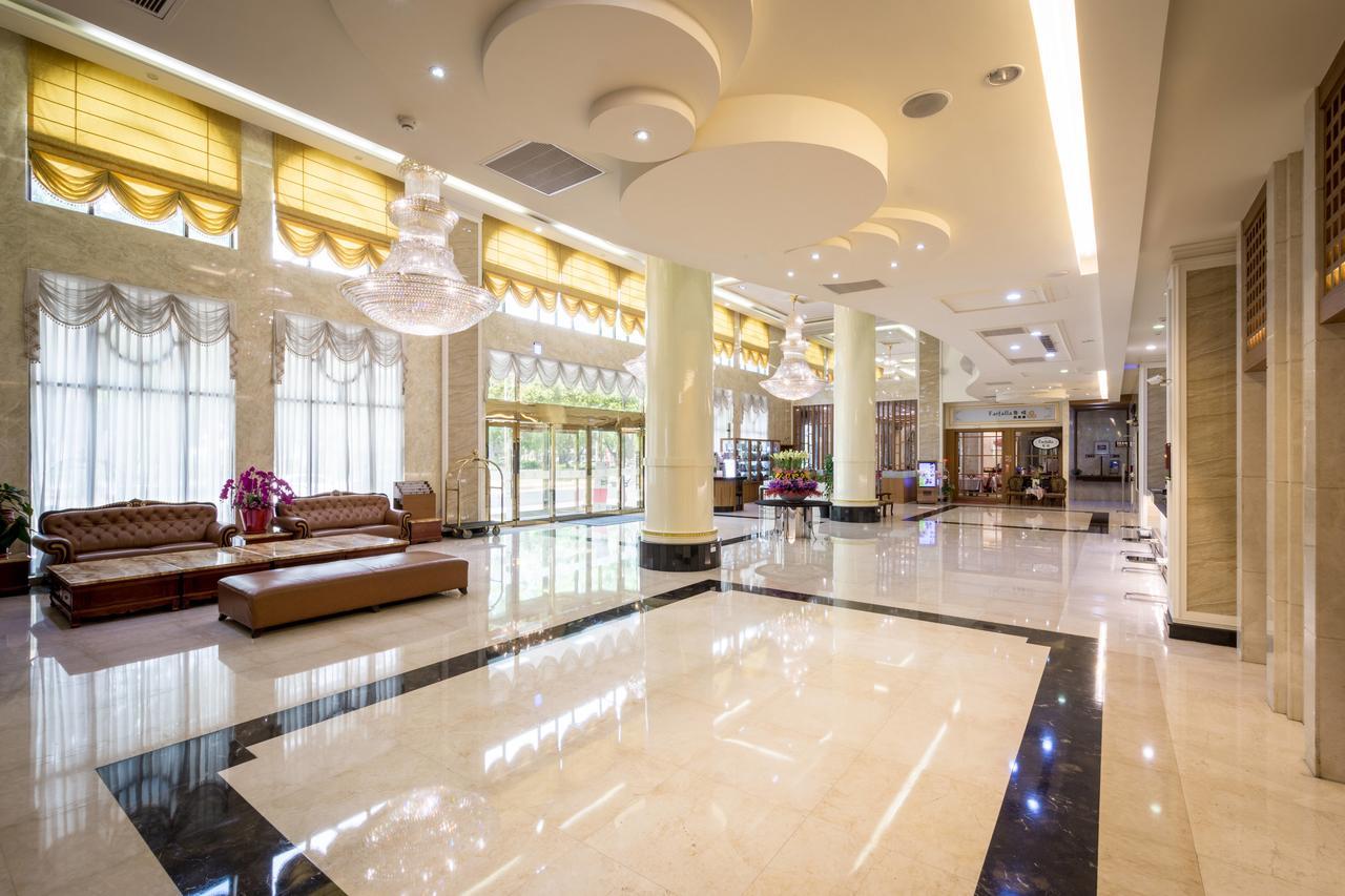 Royal Chiayi Hotel Экстерьер фото